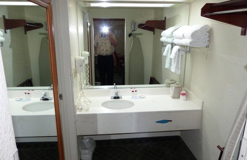 Trailer Estates Hotel | Stylish Waterfront Hotel Room with Pool & Ocean Views