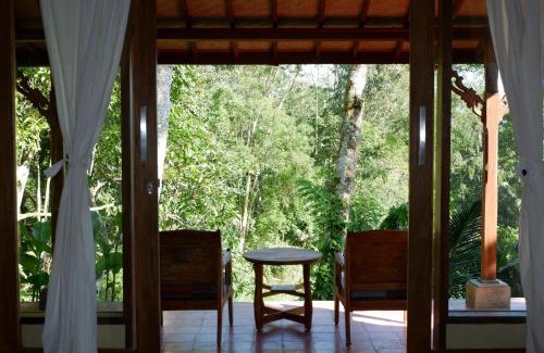 Penebel House | Discover Saridevi Ecolodge: Family-Friendly Retreat with Kitchen