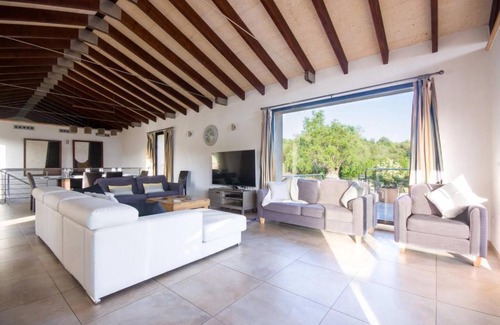Alcudia House | Family-Friendly Sarieta: A 4-Star Retreat Awaits You