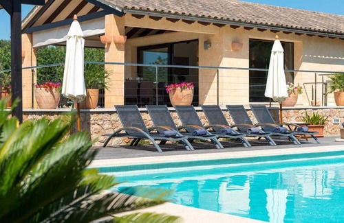 Alcudia House | Family-Friendly Sarieta: A 4-Star Retreat Awaits You