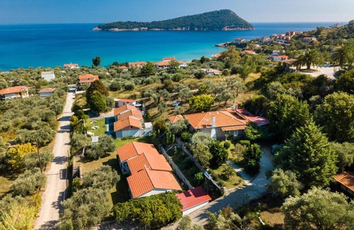 Koinira House | Pet-Friendly Sarimpalas: 4-Star Stay with Breakfast Included