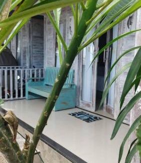 Sampalan Bed & Breakfast | Beachfront Bungalows with Dining and Pet-Friendly Perks