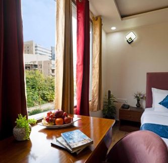 Sector 62 Hotel | Explore Sarla Hotel Inn: 4-Star Comfort with Dining Options