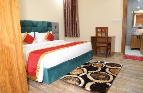Sector 62 Hotel | Explore Sarla Hotel Inn: 4-Star Comfort with Dining Options