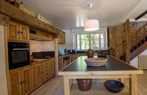 Sarlat-la-Caneda House | Experience Tranquil Stay Near Medieval City with Pool & Wifi