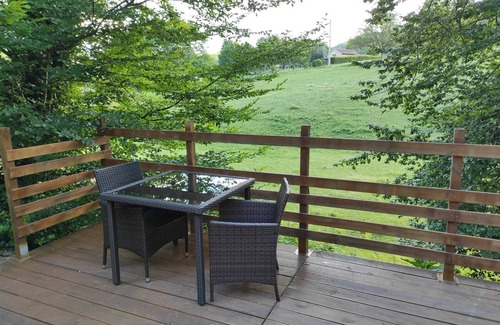 Vitrac Apartment | Discover Sarlat: Pet-Friendly Double Room with Pool & Spa