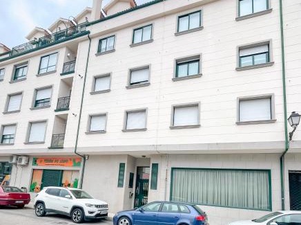 Caldas de Reis Apartment | Discover Sarnadela: Pet-Friendly Stay with a Relaxing Spa