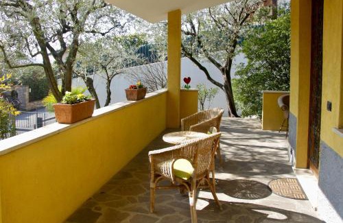 Sarnico House | Beautiful Sarnico Giardino sul Lago: Top-Rated Family Retreat