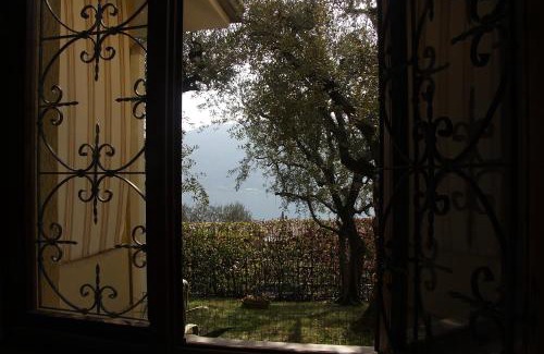Sarnico House | Beautiful Sarnico Giardino sul Lago: Top-Rated Family Retreat