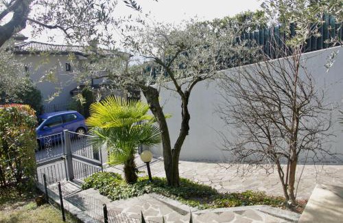 Sarnico House | Beautiful Sarnico Giardino sul Lago: Top-Rated Family Retreat