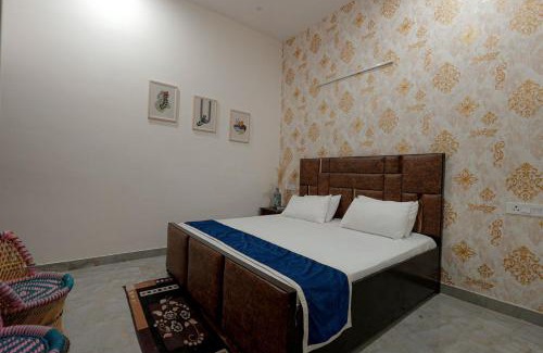 Agra Hotel | Discover Saroj Villa: Pet-Friendly Stay with Breakfast