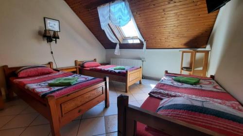 Vecses Bed & Breakfast | Pet-Friendly Stay at Sarokhaz Panzio with Breakfast Included