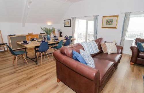 Penrhyn Bay House | Discover Saron Chapel: Pet-Friendly Retreat with 10/10 Reviews