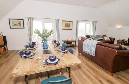 Penrhyn Bay House | Discover Saron Chapel: Pet-Friendly Retreat with 10/10 Reviews