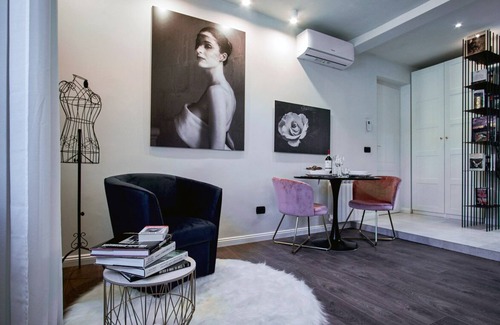 Bergamo House | Relax at SARONA by the Museum with Spa and Breakfast