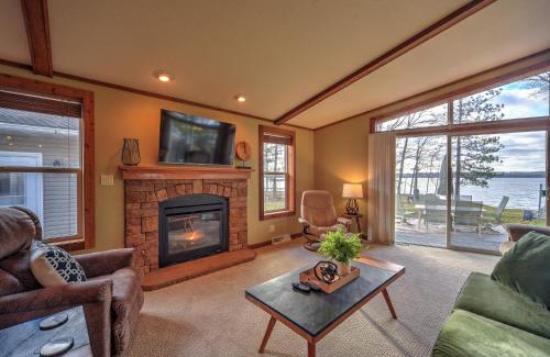 Brill House | Discover Sarona Serenity: Lakeside Retreat with Boat Dock