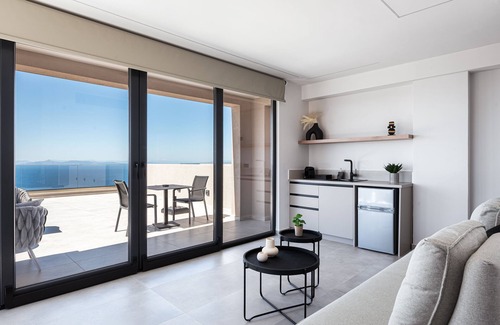 Saronikos Hotel | Experience Saronida Hills: Rated 9.6 with Pool & Breakfast