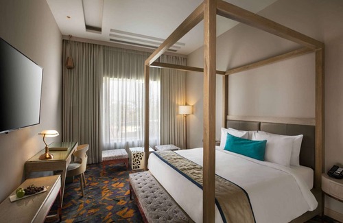 Lalkothi Hotel | Elegant Sarovar Premiere Jaipur with Pool & Family Amenities