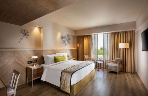 Lalkothi Hotel | Elegant Sarovar Premiere Jaipur with Pool & Family Amenities