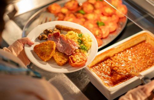 Salisbury Hotel | Discover Sarum College: Family-Friendly with Great Amenities