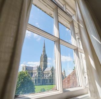 Salisbury Hotel | Discover Sarum College: Family-Friendly with Great Amenities