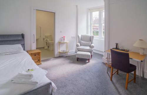 Salisbury Hotel | Discover Sarum College: Family-Friendly with Great Amenities