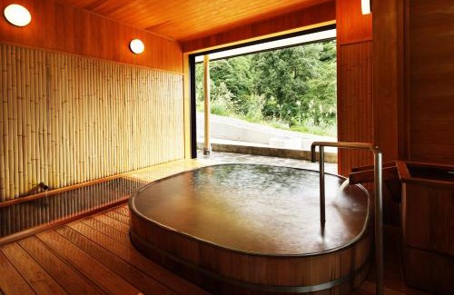 Itoigawa Hotel | Relaxing Sasakura Onsen Ryuunso with Hot Tub & Breakfast