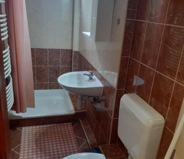 Hajduszoboszlo Apartment | Guest Rated 10/10: Family-Friendly Sasfészek Retreat