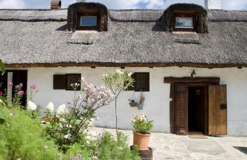 Velem House | Discover Sasfészek Pihenő: Perfect for Families & Pets