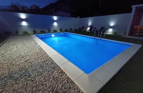 Trn Apartment | Relaxing Sasha Apartment with Pool and Ocean Views