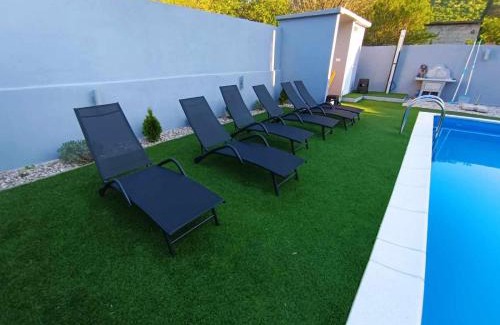 Trn Apartment | Relaxing Sasha Apartment with Pool and Ocean Views