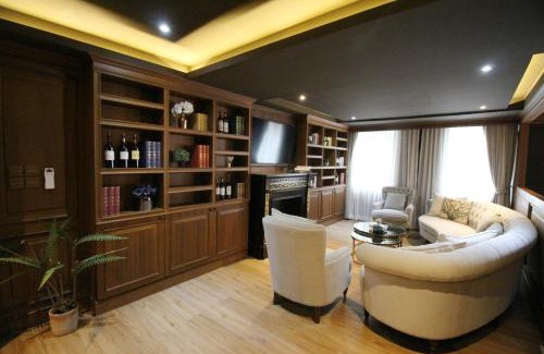 Chan Kasem Apartment | Accessible Retreat at Sasha House - Ideal for Families