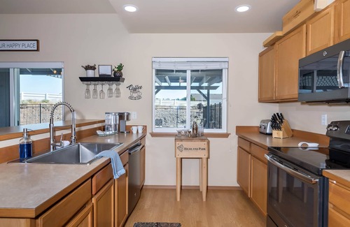 Desert Aire House | Relaxing Sasquatch Oasis with Pool and Ocean View