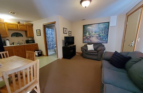 Garfield House | Ideal Sassafras Inn Unit C - Steps from Marina & Family-Friendly