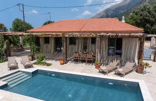 Kardhakata Villa | Premier Oceanfront Villas with Pool & Breakfast Options