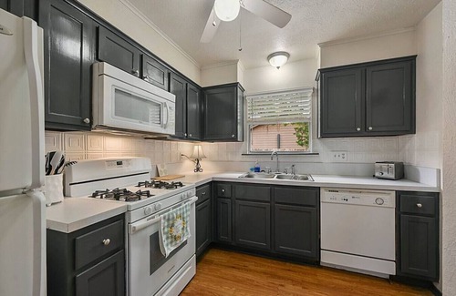 Wheeler Ridge House | Family-Friendly Sassy Shack: Ideal Stay in Aggieland!