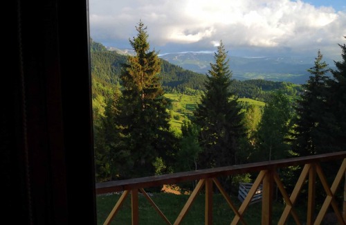 Savsat Apartment | Family-Friendly Satavala Tatil Köyü with Full Kitchen Access