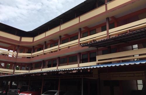 Maha Sarakham Hotel | Budget-Friendly Sataya Apartment: Child-Friendly Retreat