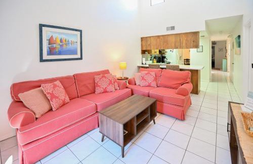 Tropic House | Cozy Satellite Beach Townhome with Patios Near Ocean