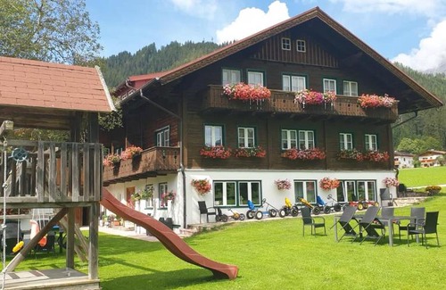 Schildlehen Apartment | Experience Comfort at Sattlehnerhof - 4-Star Retreat