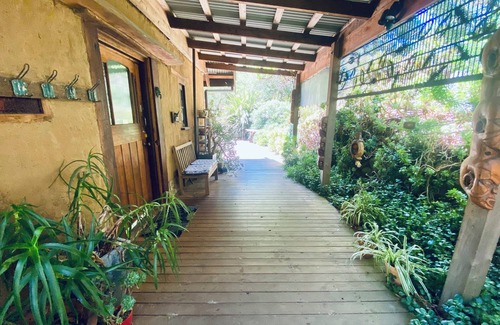 Daylesford House | Discover Saturna Art Retreat: Spa, Pool & Family-Friendly