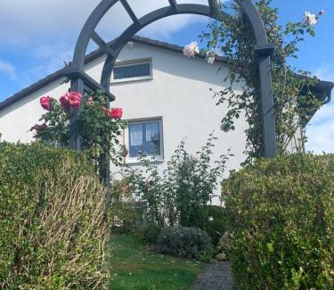 Wickede Apartment | Relax at Sauerlandblick: Pet-Friendly Oceanfront Escape