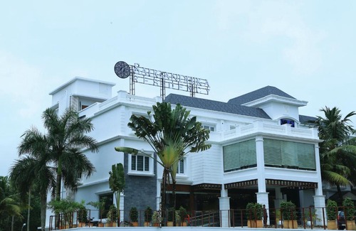 Haripad Hotel | Welcoming Saugandhika Residency: 4-Star Comfort Awaits