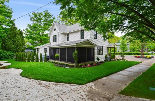 Saugatuck Villa | Elegant Saugatuck Farmhouse: 4-Star Stay with Family Amenities