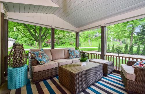 Saugatuck Villa | Elegant Saugatuck Farmhouse: 4-Star Stay with Family Amenities