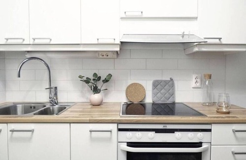 Tampere Apartment | Relaxing Hotel with Sauna, Free Parking & Lake Views