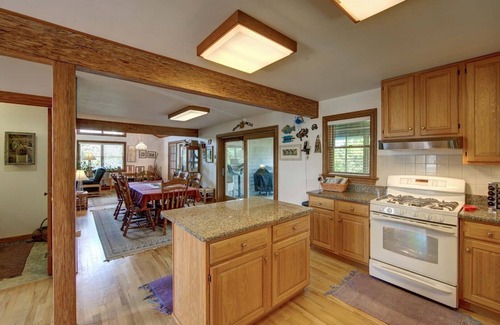 Ocracoke Cottage | Beautiful Saunder's Cottage with Outdoor Space & Kitchen