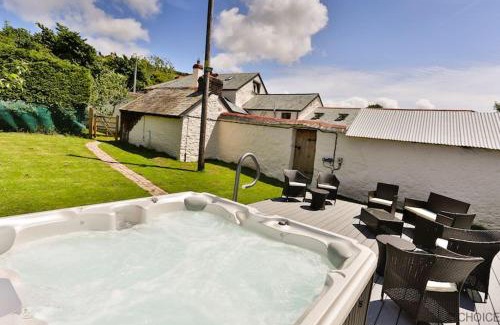 Braunton House | Family and Pet-Friendly Stay at Saunton Sanfield Grange