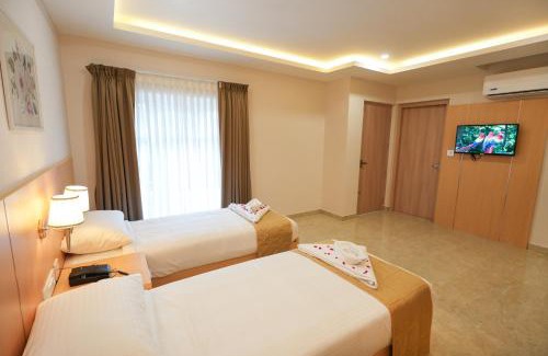 Irinjalakuda Hotel | Discover Sauparnika Regency: Guest Rated 8/10 & Family-Friendly