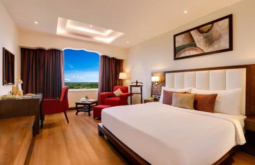 Agra Hotel | Discover Saura Hotel in Agra: Pool, Spa & Ocean Views